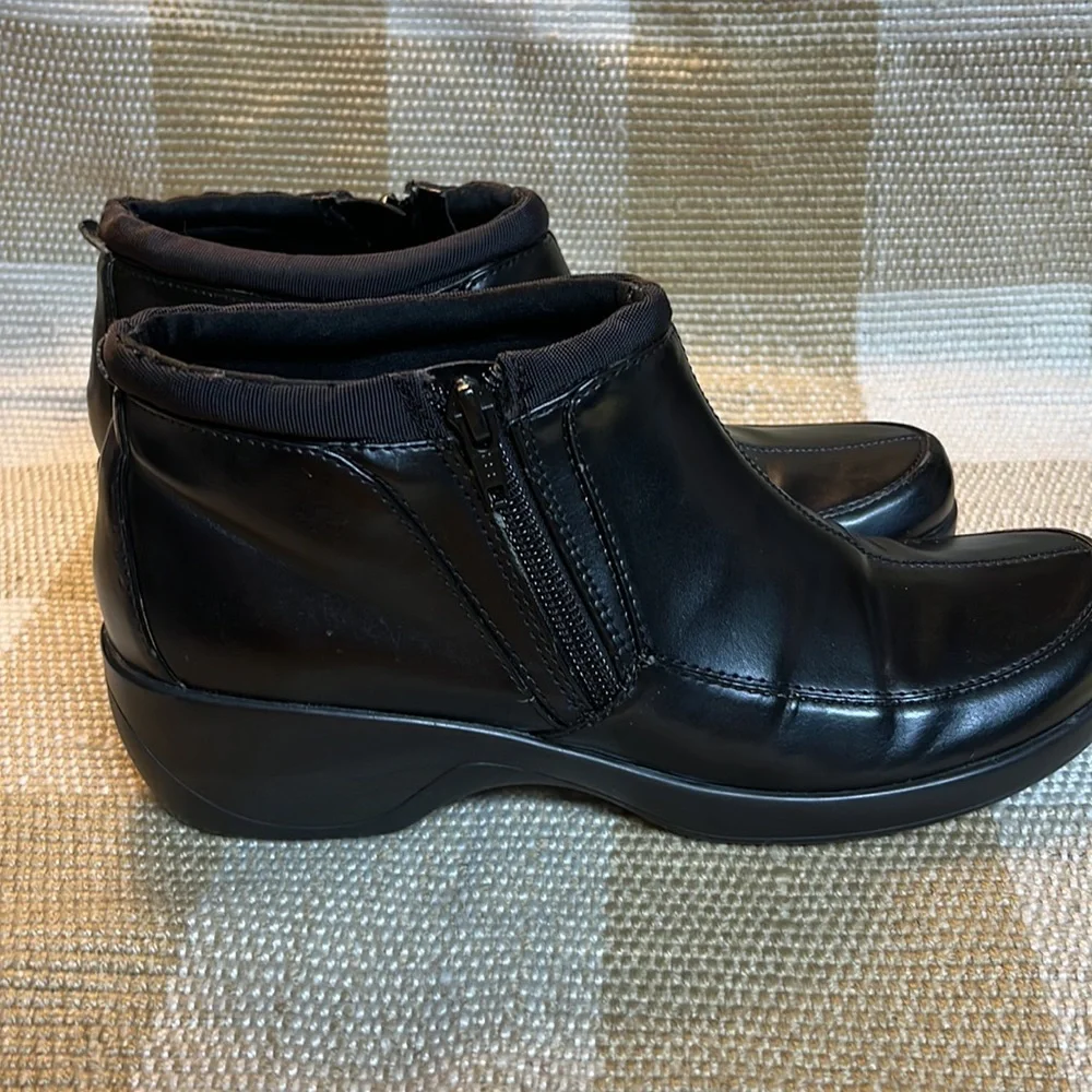 Easy Spirit Women’s Zip Bootie, good pre-owned condition - Picture 3 of 5
